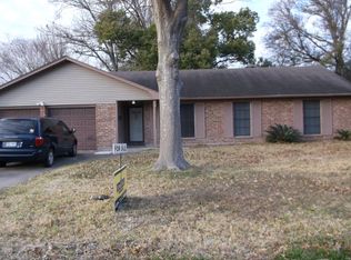 916 Mimosa Dr, Nederland, TX 77627