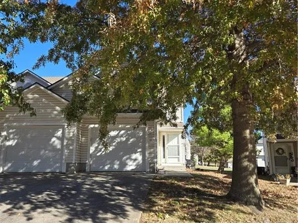 1327 SE Broadway Cir, Lees Summit, MO 64081