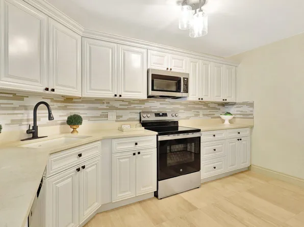 2425 Presidential Way #403, West Palm Beach, FL 33401