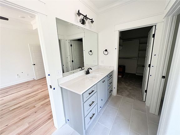 2nd image of 21 Donington Ln