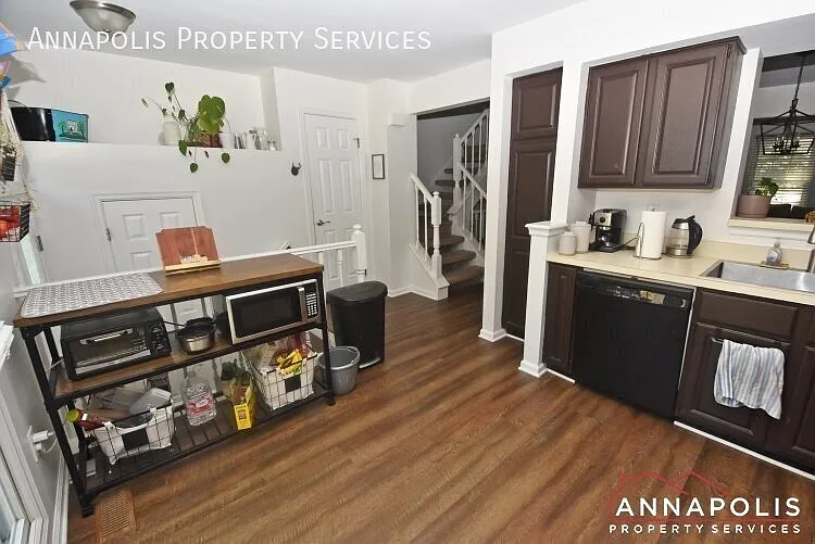 2110 commissary circle — Photo 4