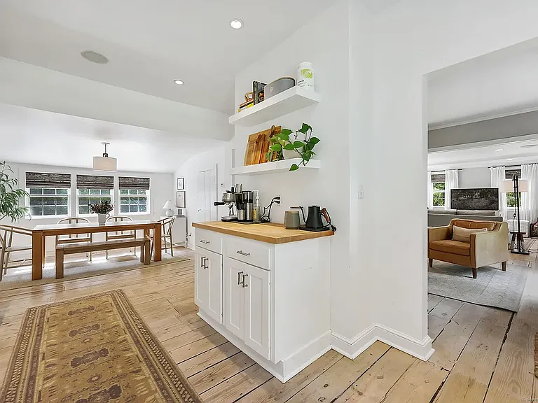 112 Newtown Tpke — Photo 8