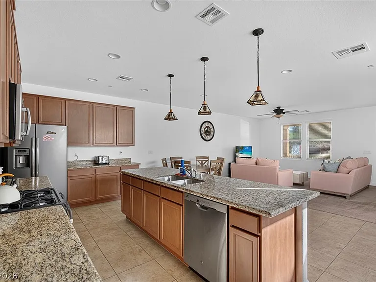 1100 E Sunset Rd — Photo 15