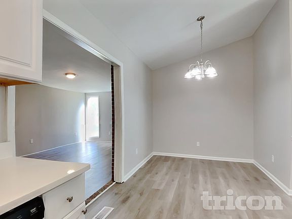 4th image of 101 N Lakeside Dr
