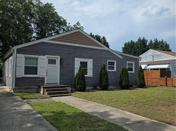 1529 Summit Ave, Greensboro, NC 27405
