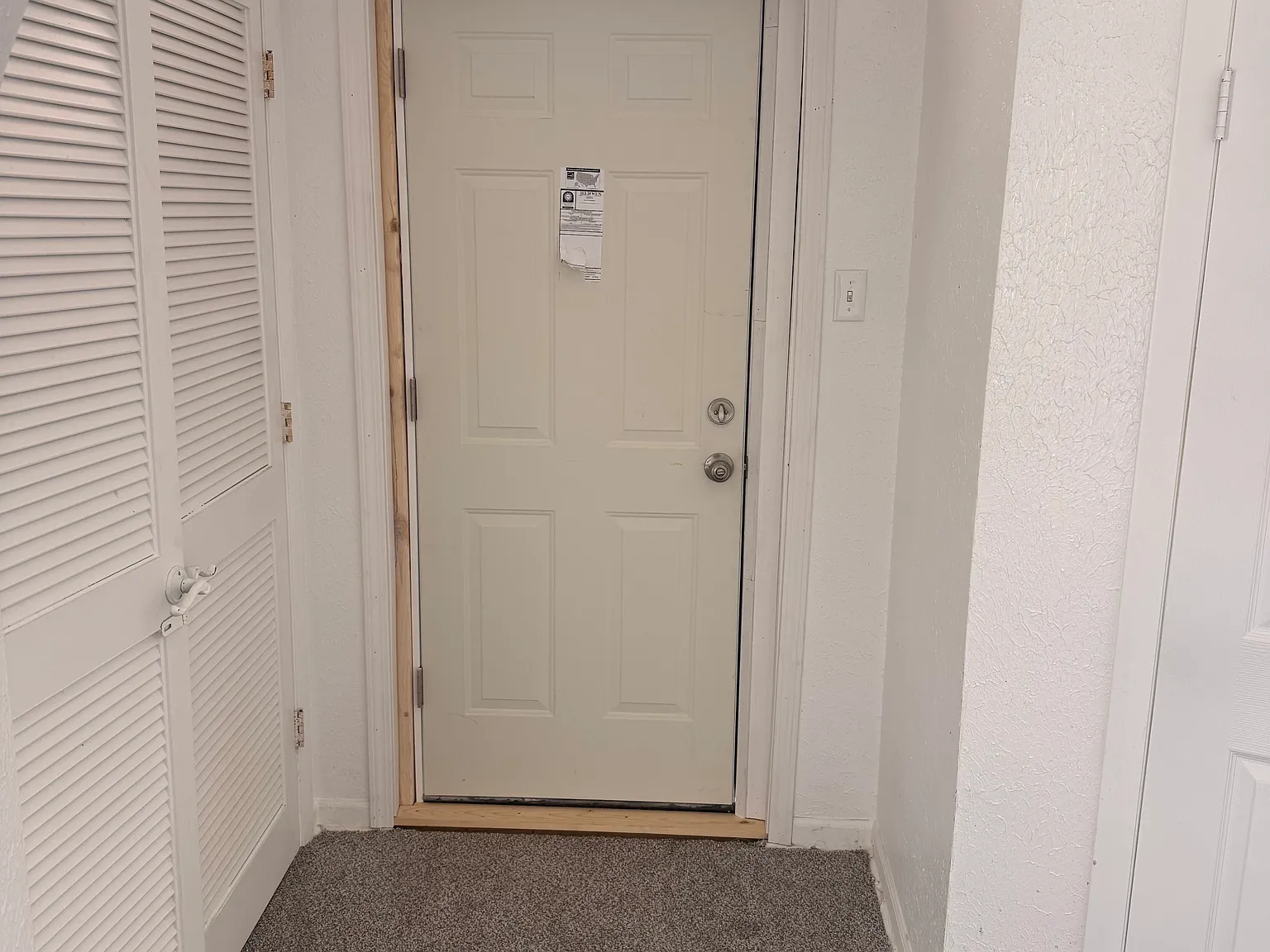 4 bed, 890 sqft, $1,200 — Photo 2