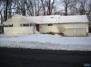 232 Saddlewood Dr, Hillsdale, NJ 07642