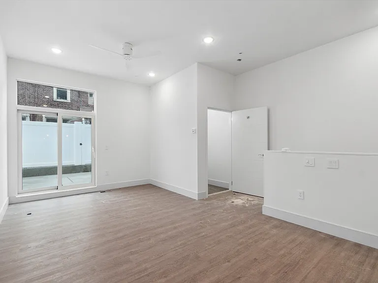 1221 E Fletcher St #108A — Photo 18