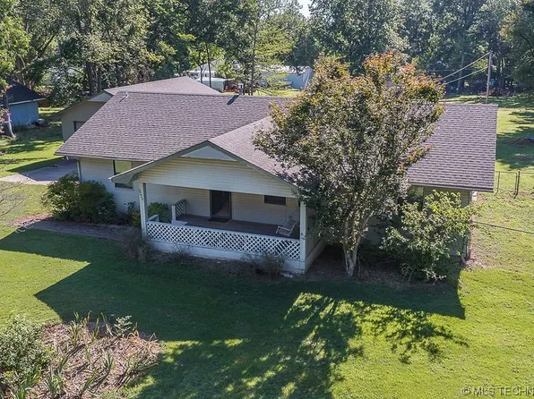 1402 N Navajo St, Chouteau, OK 74337