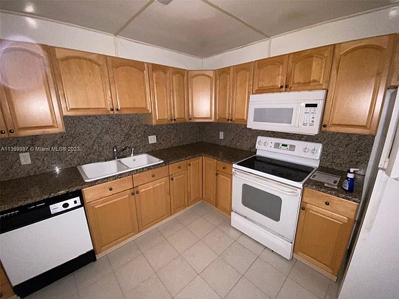 2nd image of 2851 NE 183rd St APT 1808E