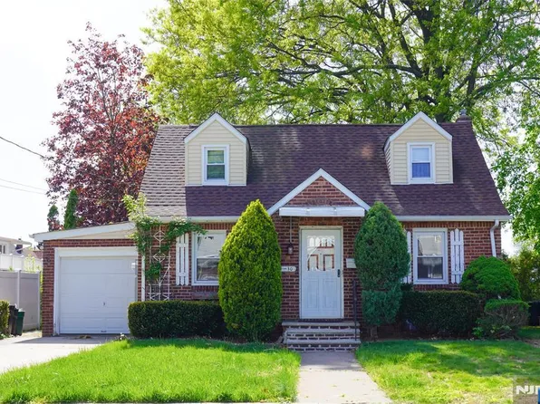 4-10 Grunauer Pl, Fair Lawn, NJ 07410
