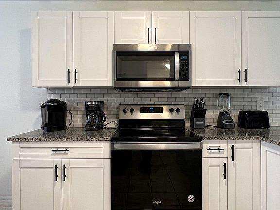 4th image of 812 1st Ave NE #1