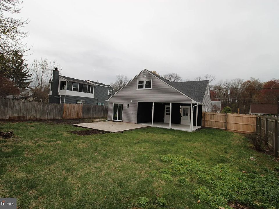 Fenced Yard