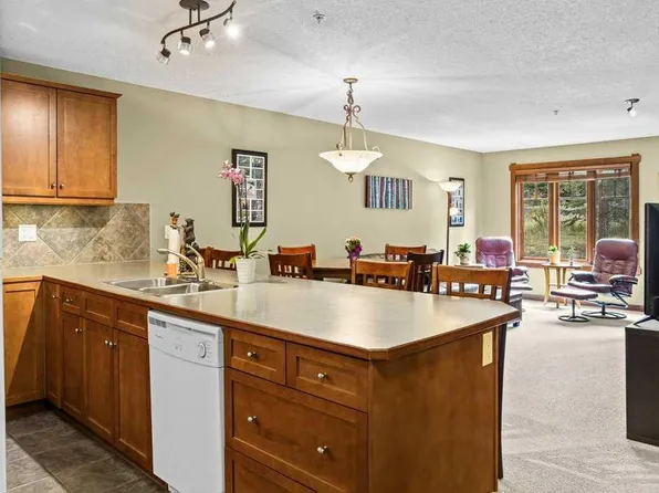150 S Crossbow Pl #215, Canmore, AB T1W 3H5