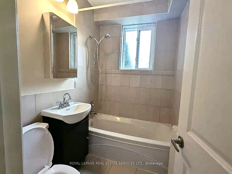 322 Lakeshore Rd W #1 — Photo 12