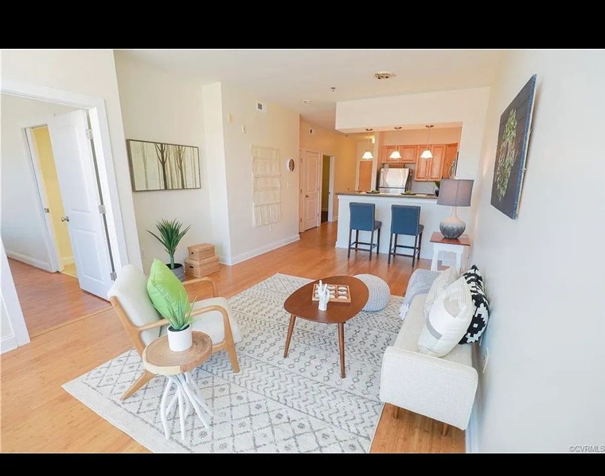 2 bed, 1052 sqft, $2,000 — Photo 3