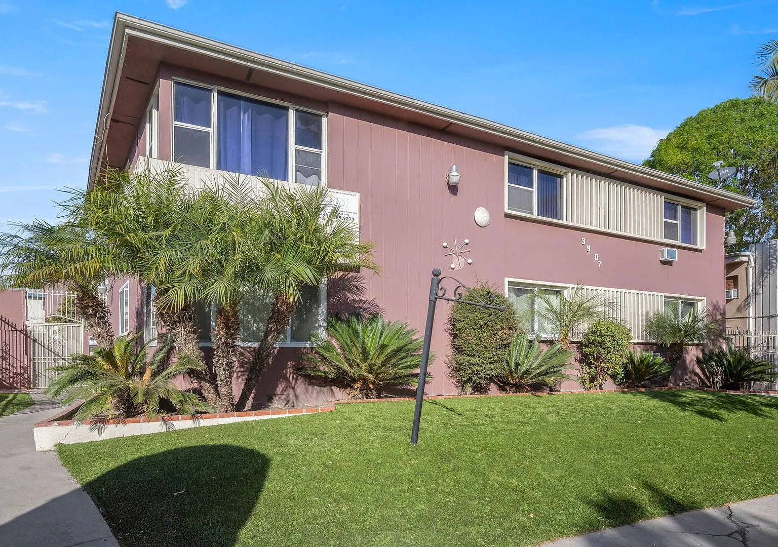 3907 Roxanne Ave — Photo 1