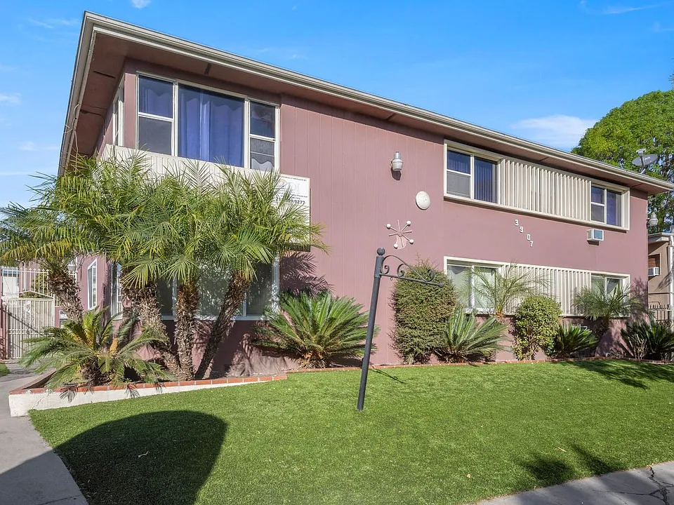 3907 Roxanne Ave