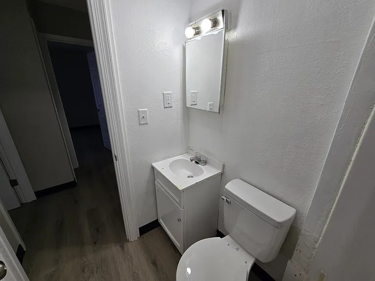 1125 N Barclay St — Photo 16