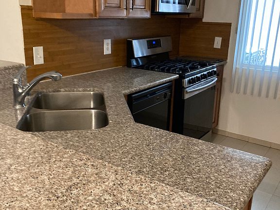 4th image of 3935 Vineland Ave APT 6