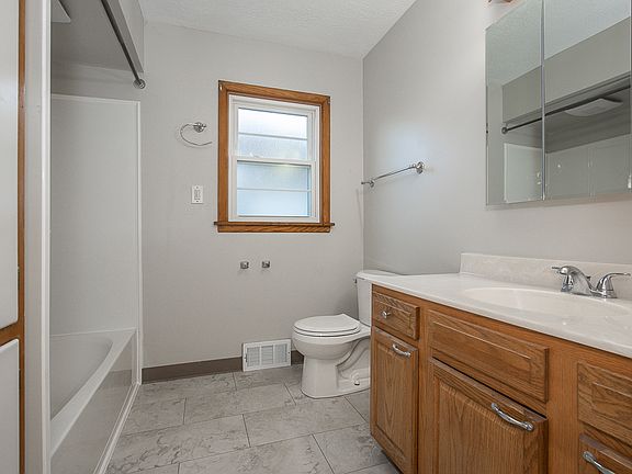 3rd image of 1040 Bertha Ave