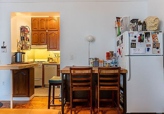 3rd image of 81 8th Ave APT 4