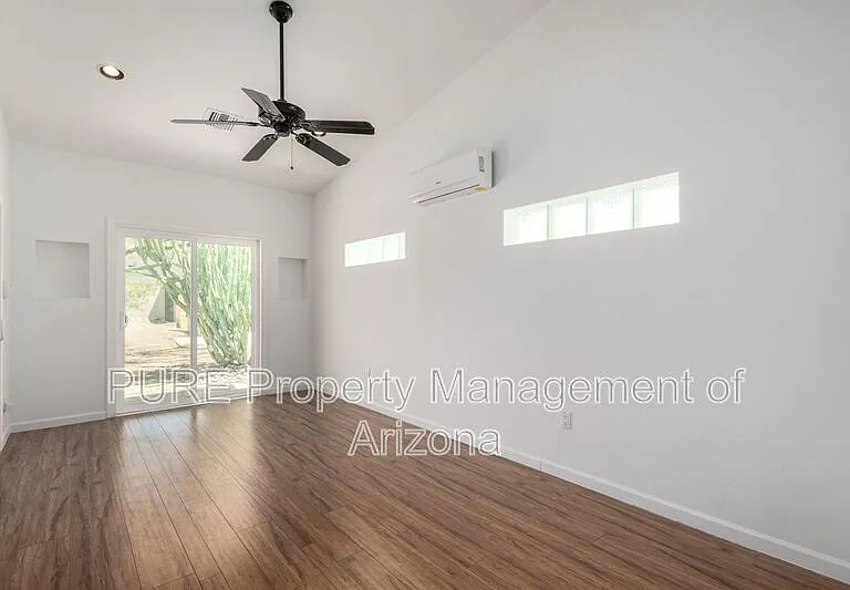 1526 E Griswold Rd — Photo 15