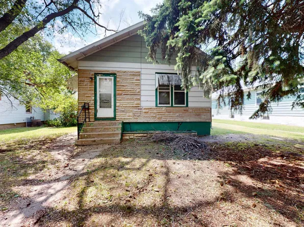 721 5th St NE, Minot, ND 58703