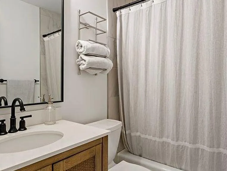4520 Vandervork Ave — Photo 24