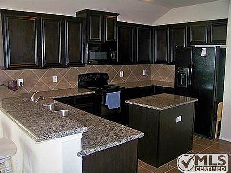 3rd image of 828 Lake Forest Trl