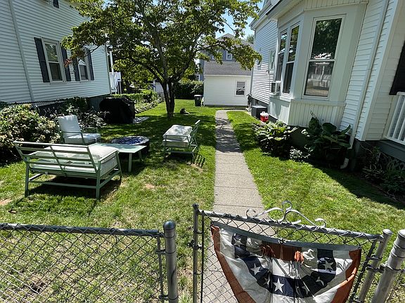 2nd image of 615 Wood St #2