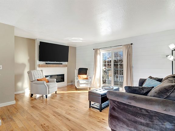 4th image of 105 Parker Ct
