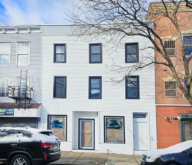 1st image of 130 S 1st St #4