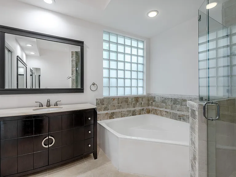 23390 Torre Cir — Photo 32