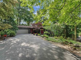 4 Brompton Woods, Williamsville, NY 14221