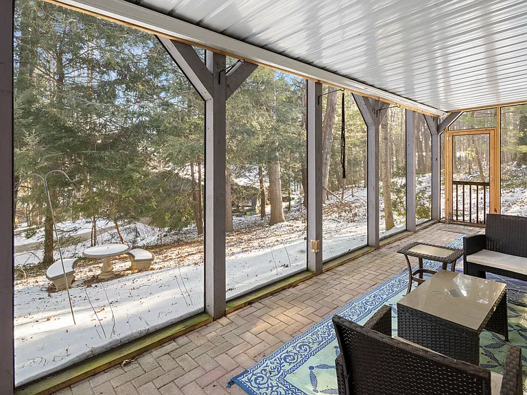 34 Turnberry Dr #B — Photo 2