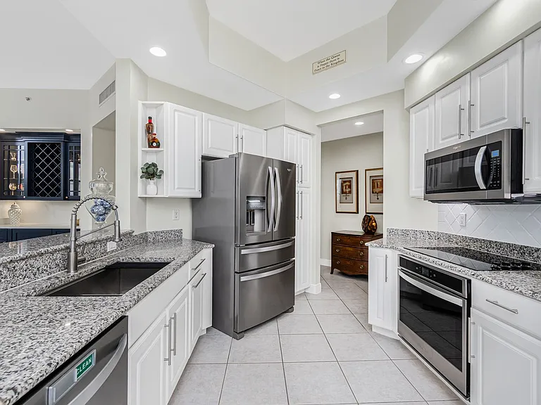 3313 Sunset Key Cir #701 — Photo 26