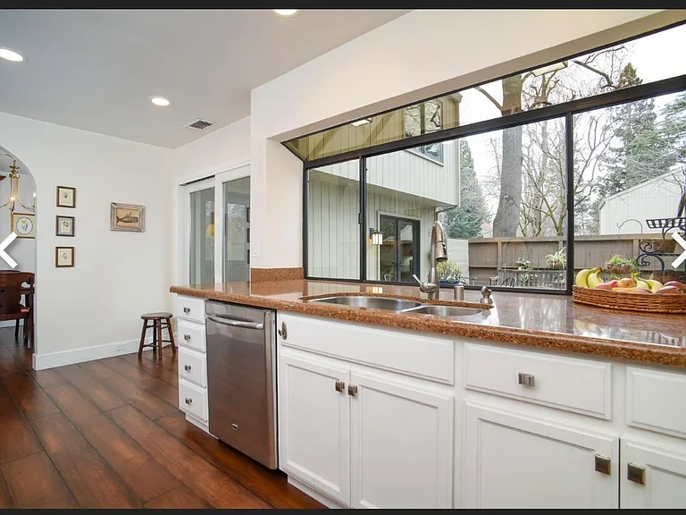 200 Dunbarton Cir — Photo 3