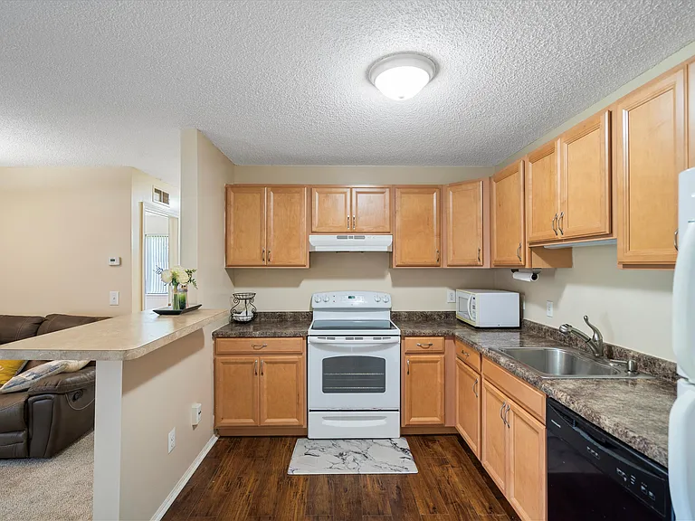 15012 Island Dr — Photo 6