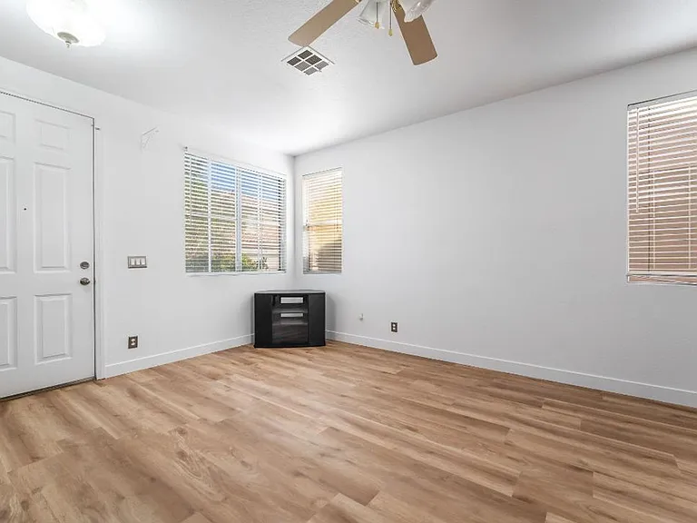 1011 Park Bridge Ave — Photo 10