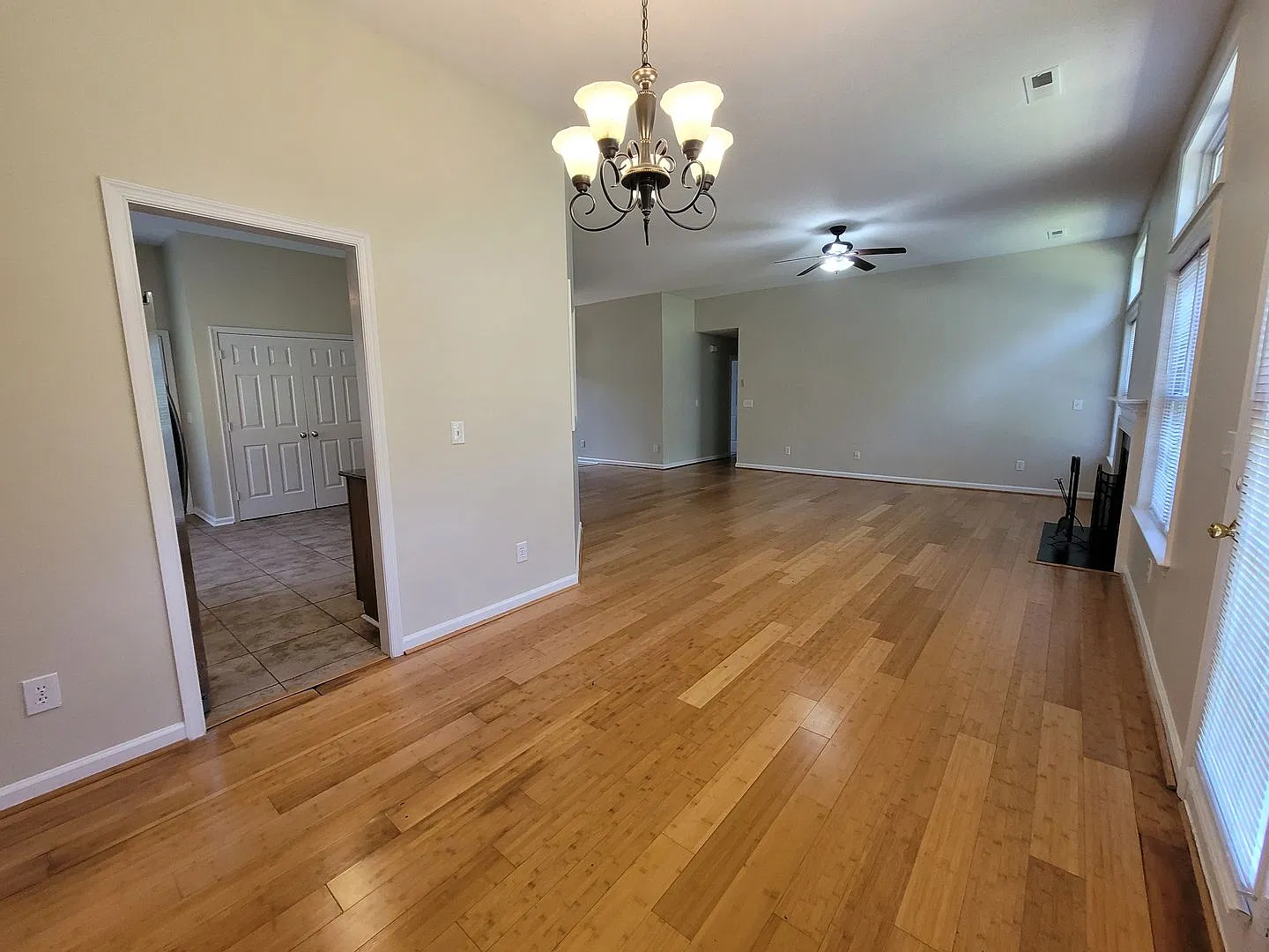 3 Bedroom In Lake Jeanette Three Meadows Neighborhood — Photo 3