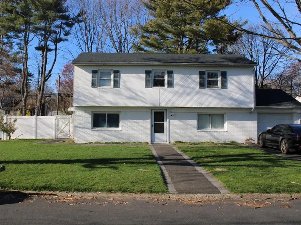 19 South Lane, Huntington, NY 11743