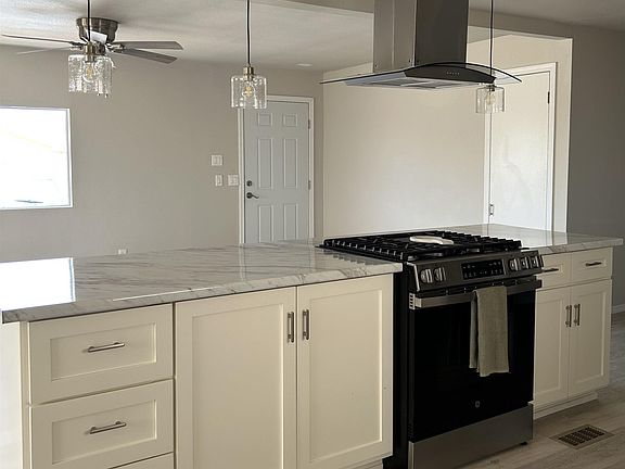 5th image of 9319 Victoria Cir