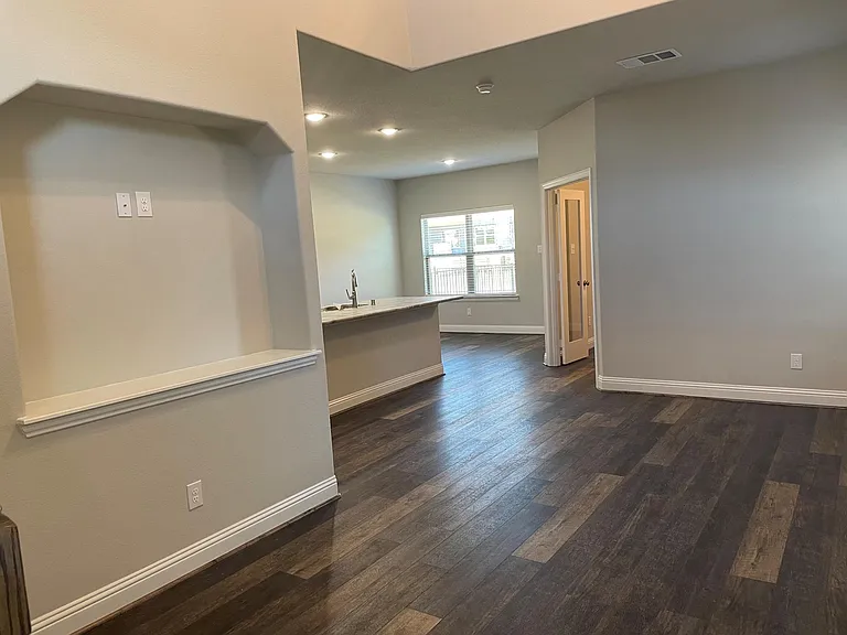 6810 Jade Dr — Photo 9