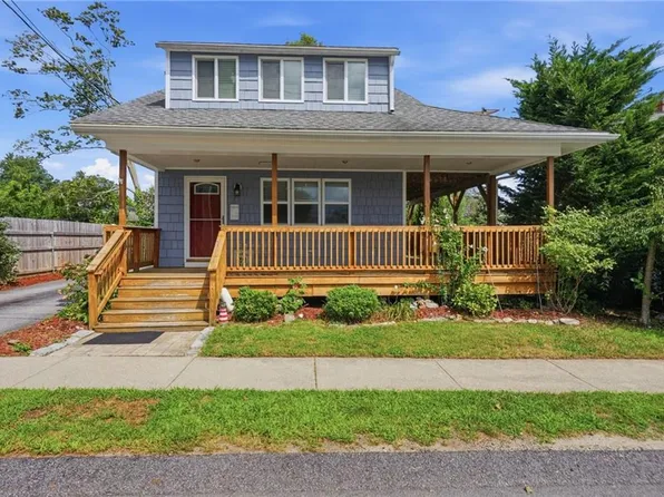 464 Nausauket Rd, Warwick, RI 02886