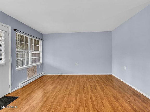 3rd image of 533 Dartmoor Court #D