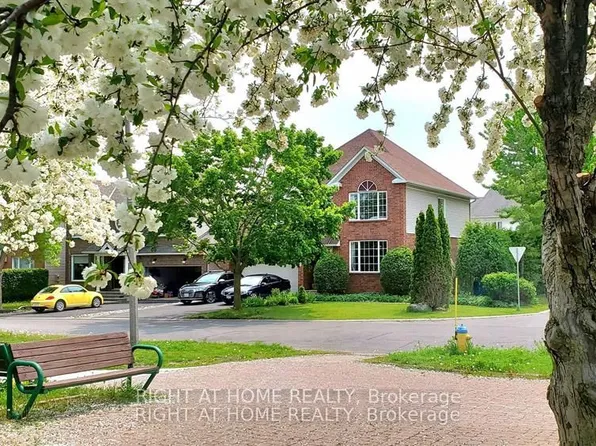 142 Windhurst Dr, Ottawa, ON K2G 6K8