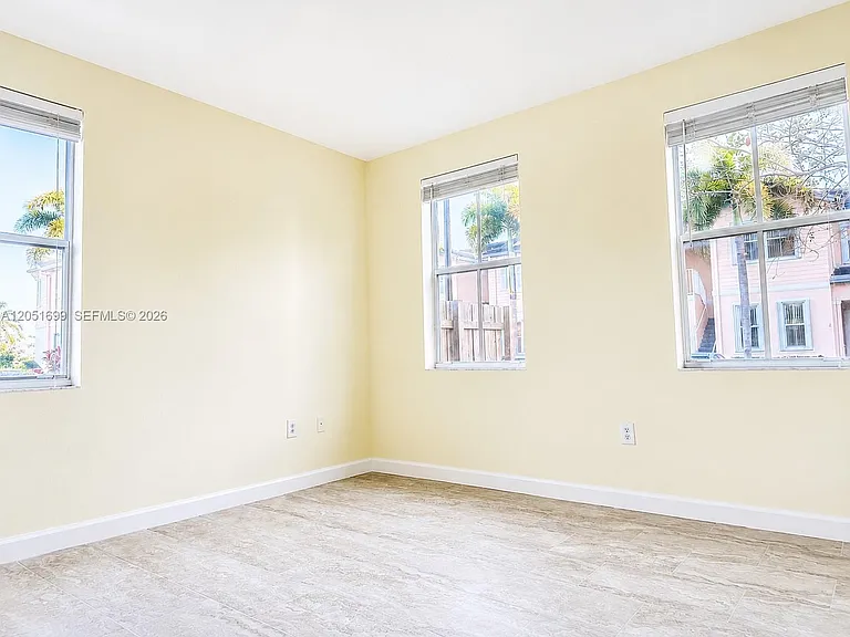 230 SE 29th Ave #1 — Photo 16