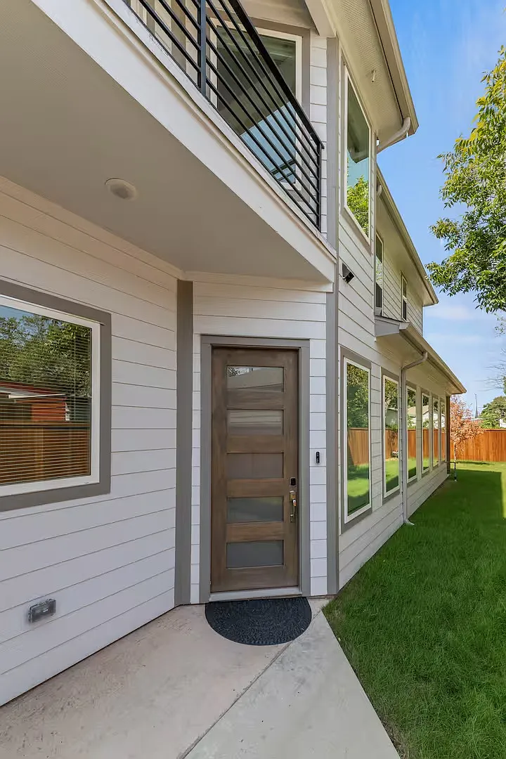 3 bed, 2.5 bath, 2038 sqft, $4,595 — Photo 3