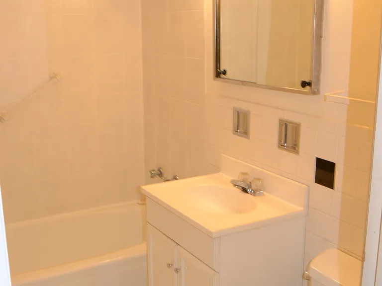1603-1609 Waukegan Rd #11 — Photo 6